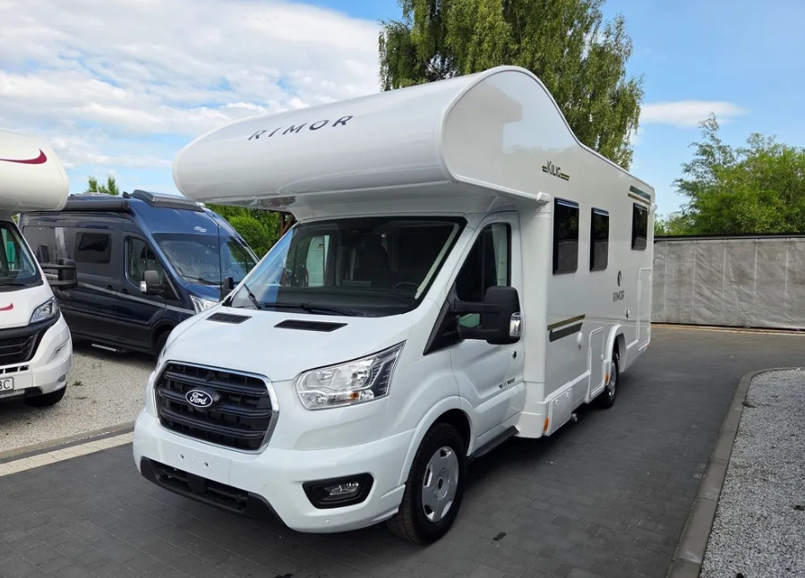 RIMOR Rimor KILIG 695 NEW Retrofitted 5-Passenger Winterized Camera Navigation - Campingbil: bild 2 RIMOR Rimor KILIG 695 NEW Retrofitted 5-Passenger Winterized Camera Navigation - Campingbil: bild 2
