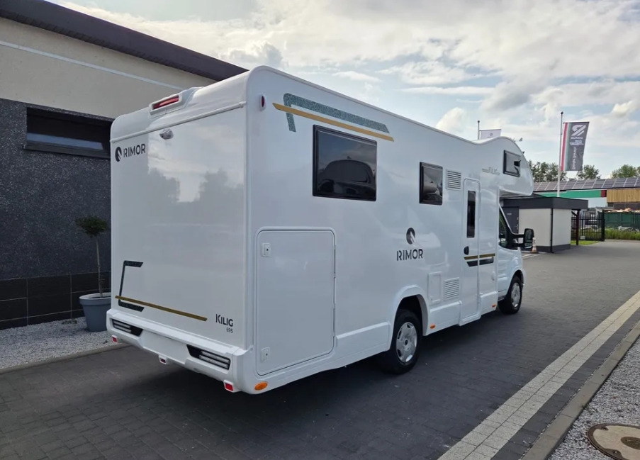 RIMOR Rimor KILIG 695 NEW Retrofitted 5-Passenger Winterized Camera Navigation - Campingbil: bild 3 RIMOR Rimor KILIG 695 NEW Retrofitted 5-Passenger Winterized Camera Navigation - Campingbil: bild 3