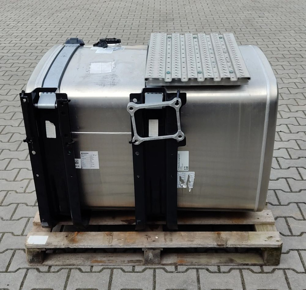 MAN TG3 TGX TGS ZBIORNIK PALIWA KOMPLETNY 460L NOWY - Bränsletank för Lastbil: bild 2 MAN TG3 TGX TGS ZBIORNIK PALIWA KOMPLETNY 460L NOWY - Bränsletank för Lastbil: bild 2