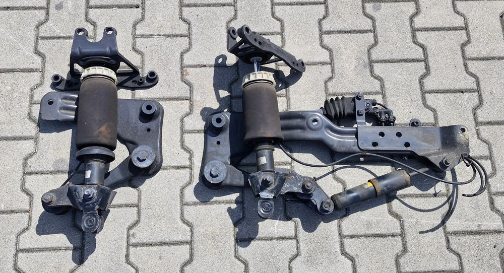 SCANIA P NGT ZAWIESZENIE KABINY TYŁ - Hyttfjädring: bild 1 SCANIA P NGT ZAWIESZENIE KABINY TYŁ - Hyttfjädring: bild 1