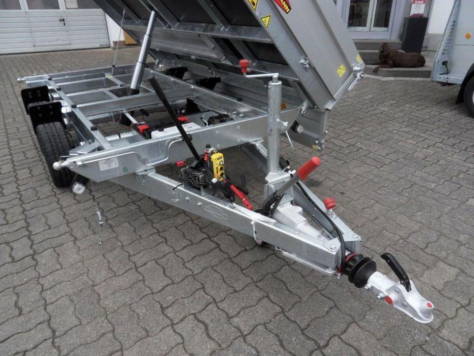 Böckmann PKW Anhänger Dreiseitenkipper 3,5 to. 13 " - Tippsläp: bild 4 Böckmann PKW Anhänger Dreiseitenkipper 3,5 to. 13 " - Tippsläp: bild 4