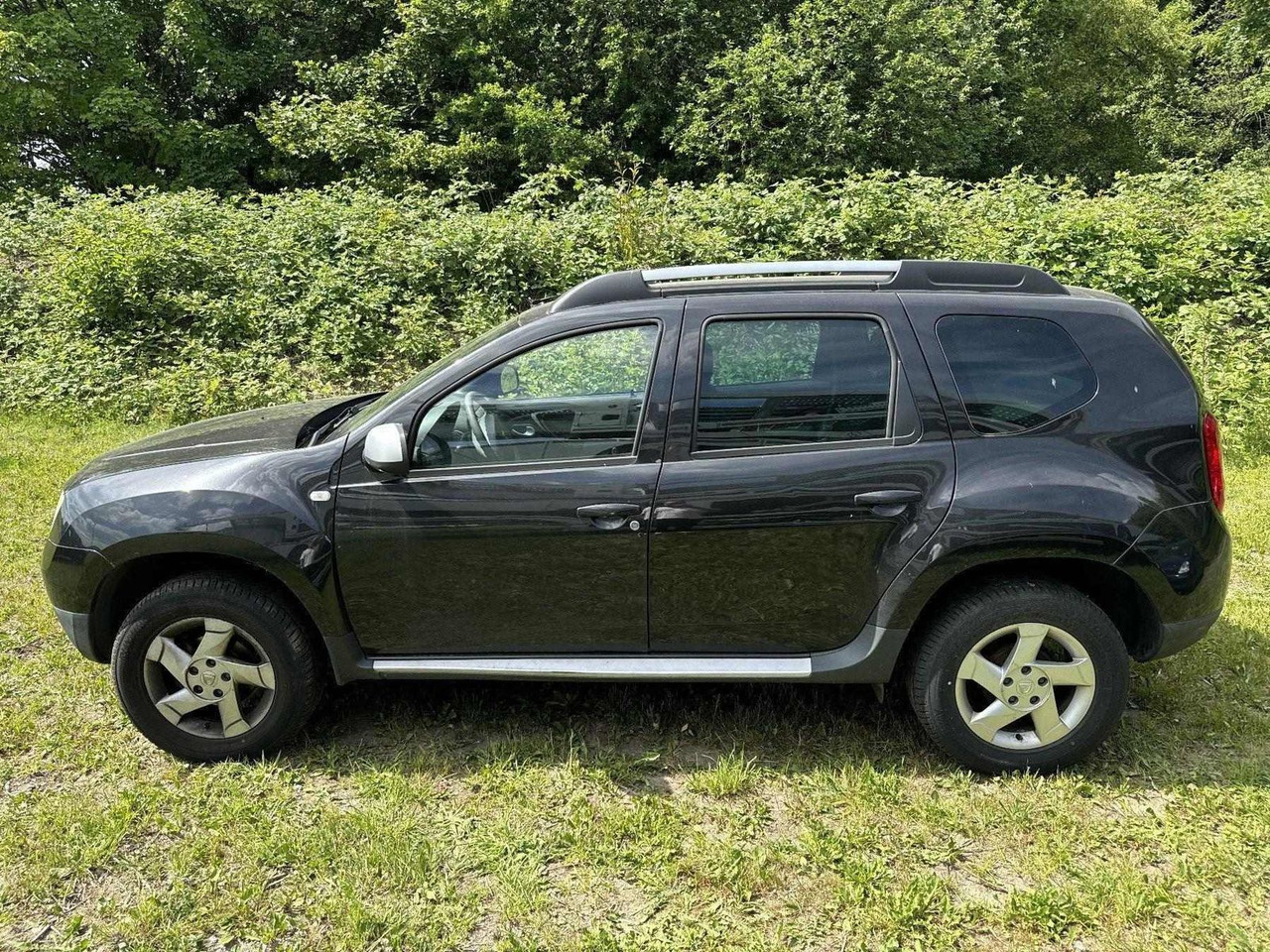 Dacia Duster 1.6 LAUREATE +ZAHNRIEMEN GERISSEN+ - SUV: bild 2 Dacia Duster 1.6 LAUREATE +ZAHNRIEMEN GERISSEN+ - SUV: bild 2