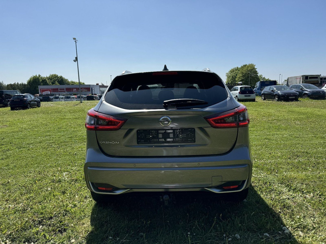 Nissan Qashqai 1.7 dCi N-Connecta 4x4 ALLRAD AUTOMATIK - SUV: bild 4 Nissan Qashqai 1.7 dCi N-Connecta 4x4 ALLRAD AUTOMATIK - SUV: bild 4