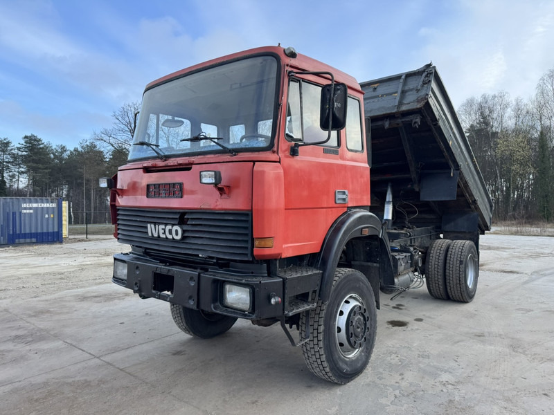 Iveco Magirus 180-23 (GRAND PONT / 4X4 / LAMES / POMPE MANUELLE) - Tippbil lastbil: bild 1 Iveco Magirus 180-23 (GRAND PONT / 4X4 / LAMES / POMPE MANUELLE) - Tippbil lastbil: bild 1