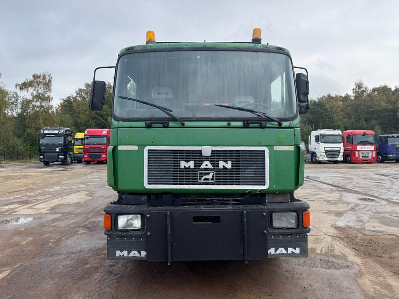 MAN 19.322 (STEEL SUSPENSION & MANUAL PUMP / SUSPENSION LAMES & POMPE MANUELLE) - Transportbil med tippflak: bild 2 MAN 19.322 (STEEL SUSPENSION & MANUAL PUMP / SUSPENSION LAMES & POMPE MANUELLE) - Transportbil med tippflak: bild 2