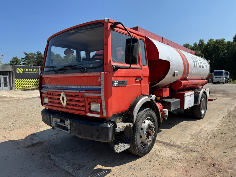 Renault M 210 Midliner (10500 L / 2 X COMPARTIMENTS / LAMES / GRAND PONT / POMPE MANUELLE) - Tankbil: bild 1 Renault M 210 Midliner (10500 L / 2 X COMPARTIMENTS / LAMES / GRAND PONT / POMPE MANUELLE) - Tankbil: bild 1