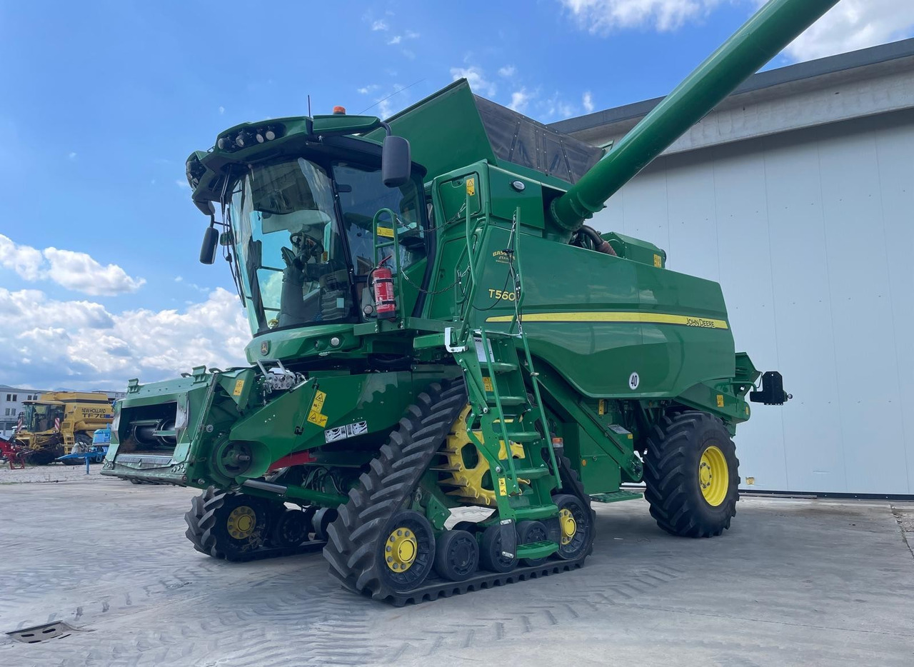 JOHN DEERE MIETITREBBIA T 560 - Skördetröska: bild 1 JOHN DEERE MIETITREBBIA T 560 - Skördetröska: bild 1