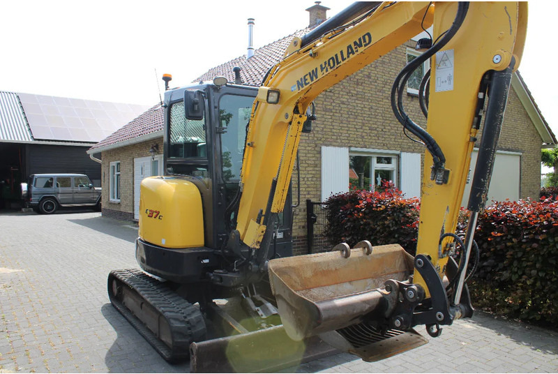 New Holland E37C binnendraaier - Minigrävmaskin: bild 1 New Holland E37C binnendraaier - Minigrävmaskin: bild 1
