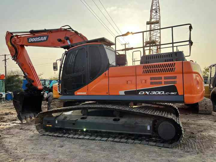 Doosan Construction Equipment Dx300 , Used Earth-moving Machine Doosan Excavator , Doosan Heavy Machines for Sale - Grävmaskin: bild 2 Doosan Construction Equipment Dx300 , Used Earth-moving Machine Doosan Excavator , Doosan Heavy Machines for Sale - Grävmaskin: bild 2