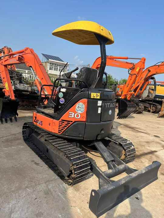 Mini 3-Ton Excavator used Hitachi ZX30 excavator with Excellent Performance and Low Price for sale! - Grävmaskin: bild 2 Mini 3-Ton Excavator used Hitachi ZX30 excavator with Excellent Performance and Low Price for sale! - Grävmaskin: bild 2
