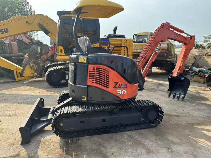 Mini 3-Ton Excavator used Hitachi ZX30 excavator with Excellent Performance and Low Price for sale! - Grävmaskin: bild 3 Mini 3-Ton Excavator used Hitachi ZX30 excavator with Excellent Performance and Low Price for sale! - Grävmaskin: bild 3