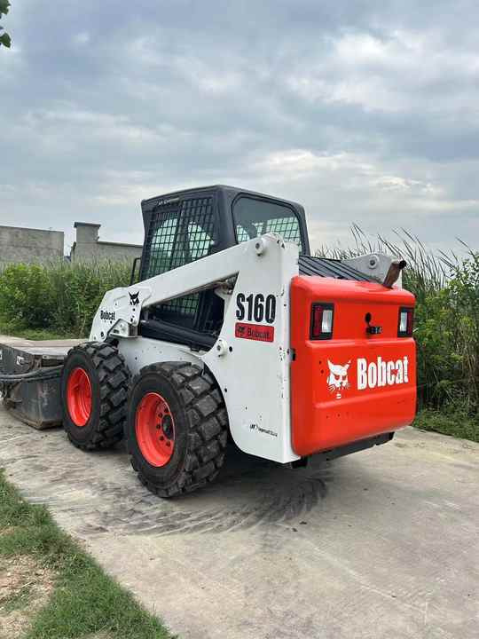 USED BOBCAT S160 Skid-steer Loader Bobcat S160 Carry Sweeper with Very Good Performance Is for Sale at a Low Price. - Kompaktlastare/ Slirstyrda lastare: bild 5 USED BOBCAT S160 Skid-steer Loader Bobcat S160 Carry Sweeper with Very Good Performance Is for Sale at a Low Price. - Kompaktlastare/ Slirstyrda lastare: bild 5