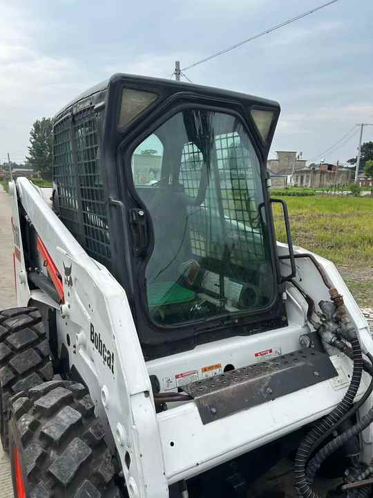 USED BOBCAT S160 Skid-steer Loader Bobcat S160 Carry Sweeper with Very Good Performance Is for Sale at a Low Price. - Kompaktlastare/ Slirstyrda lastare: bild 2 USED BOBCAT S160 Skid-steer Loader Bobcat S160 Carry Sweeper with Very Good Performance Is for Sale at a Low Price. - Kompaktlastare/ Slirstyrda lastare: bild 2