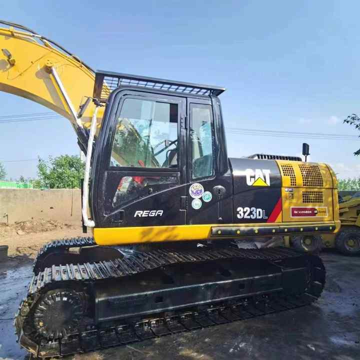 Used Digger CAT 323DL Construction Machinery Construction Digger Used CAT 323DL Cheap Excavator - Bandgrävare: bild 1 Used Digger CAT 323DL Construction Machinery Construction Digger Used CAT 323DL Cheap Excavator - Bandgrävare: bild 1