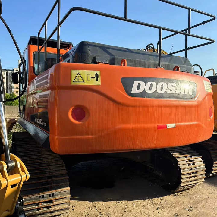 Used Digger DOOSAN DX300 Construction Machinery Construction Digger Used DOOSAN DX300 Cheap Excavator - Bandgrävare: bild 1 Used Digger DOOSAN DX300 Construction Machinery Construction Digger Used DOOSAN DX300 Cheap Excavator - Bandgrävare: bild 1