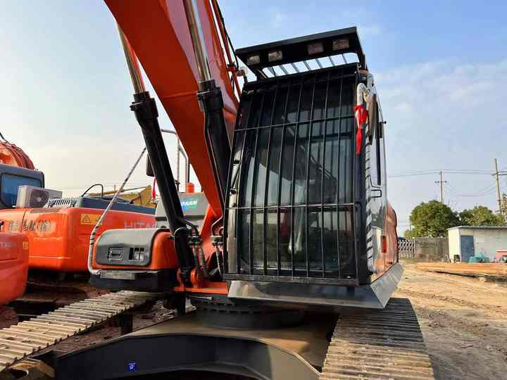 Used Digger DOOSAN DX300 Construction Machinery Construction Digger Used DOOSAN DX300 Cheap Excavator - Bandgrävare: bild 4 Used Digger DOOSAN DX300 Construction Machinery Construction Digger Used DOOSAN DX300 Cheap Excavator - Bandgrävare: bild 4
