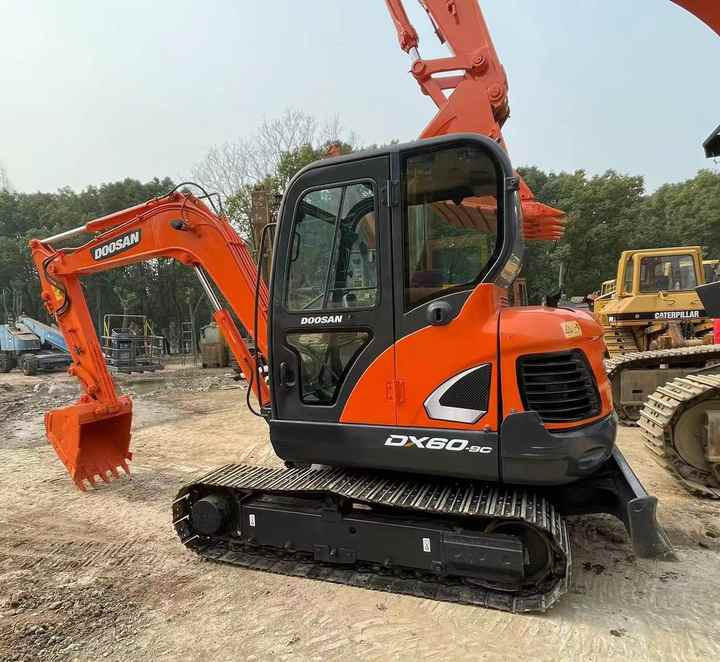 Used Digger DOOSAN DX60 Construction Machinery Construction Digger Used DOOSAN DX60 Cheap Excavator - Bandgrävare: bild 3 Used Digger DOOSAN DX60 Construction Machinery Construction Digger Used DOOSAN DX60 Cheap Excavator - Bandgrävare: bild 3