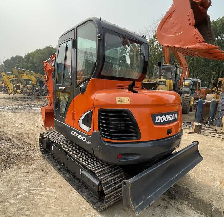 Used Digger DOOSAN DX60 Construction Machinery Construction Digger Used DOOSAN DX60 Cheap Excavator - Bandgrävare: bild 2 Used Digger DOOSAN DX60 Construction Machinery Construction Digger Used DOOSAN DX60 Cheap Excavator - Bandgrävare: bild 2