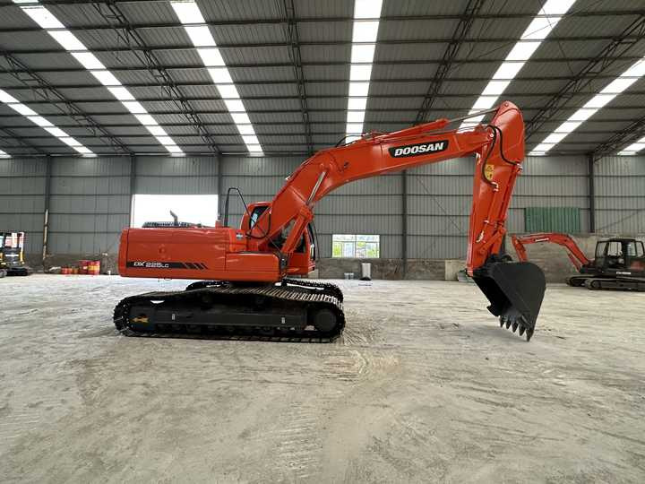 Used Digger Doosan DX225LC-9T Construction Machinery Construction Digger Used Doosan DX225LC-9T Cheap Excavator - Bandgrävare: bild 4 Used Digger Doosan DX225LC-9T Construction Machinery Construction Digger Used Doosan DX225LC-9T Cheap Excavator - Bandgrävare: bild 4