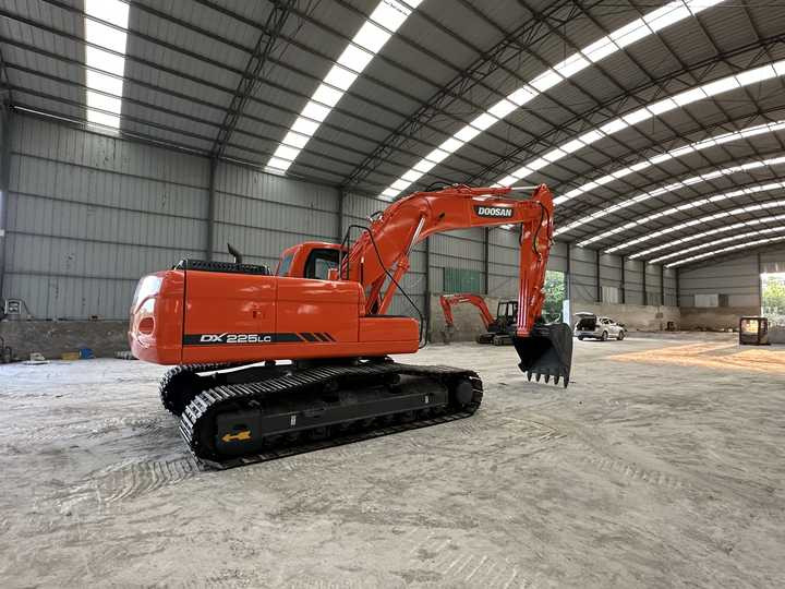 Used Digger Doosan DX225LC-9T Construction Machinery Construction Digger Used Doosan DX225LC-9T Cheap Excavator - Bandgrävare: bild 5 Used Digger Doosan DX225LC-9T Construction Machinery Construction Digger Used Doosan DX225LC-9T Cheap Excavator - Bandgrävare: bild 5