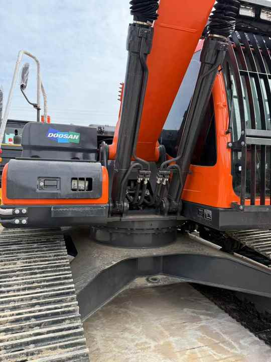 Used Digger Doosan DX225LC-9T Construction Machinery Construction Digger Used Doosan DX225LC-9T Cheap Excavator - Bandgrävare: bild 4 Used Digger Doosan DX225LC-9T Construction Machinery Construction Digger Used Doosan DX225LC-9T Cheap Excavator - Bandgrävare: bild 4