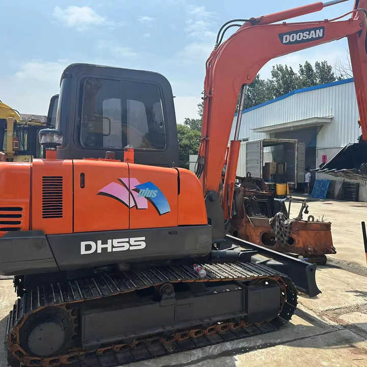 Used Digger Doosan Dh55 Construction Machinery Construction Digger Used Doosan Dh55 Cheap Excavator - Bandgrävare: bild 1 Used Digger Doosan Dh55 Construction Machinery Construction Digger Used Doosan Dh55 Cheap Excavator - Bandgrävare: bild 1