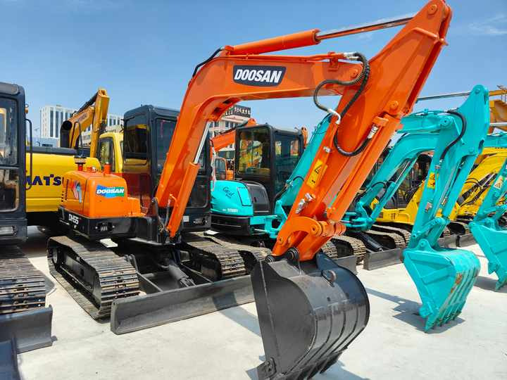 Used Digger Doosan Dh55 Construction Machinery Construction Digger Used Doosan Dh55 Cheap Excavator - Bandgrävare: bild 4 Used Digger Doosan Dh55 Construction Machinery Construction Digger Used Doosan Dh55 Cheap Excavator - Bandgrävare: bild 4