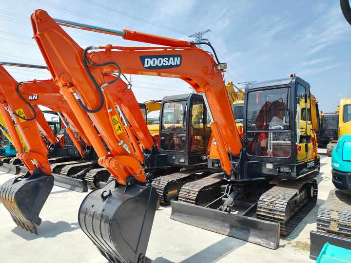 Used Digger Doosan Dh55 Construction Machinery Construction Digger Used Doosan Dh55 Cheap Excavator - Bandgrävare: bild 3 Used Digger Doosan Dh55 Construction Machinery Construction Digger Used Doosan Dh55 Cheap Excavator - Bandgrävare: bild 3