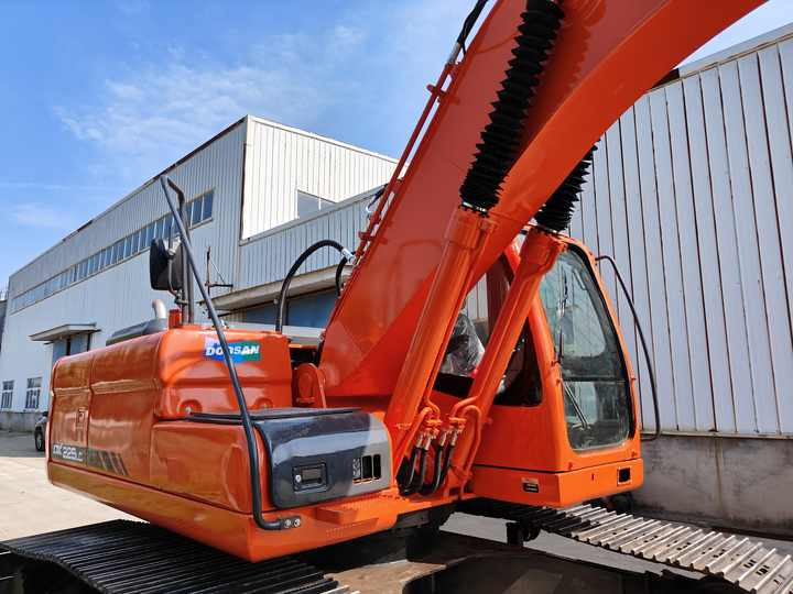 Used Doosan 225LC Excavator | Low Hours | Heavy-Duty Performance | Global Shipping - Grävmaskin: bild 3 Used Doosan 225LC Excavator | Low Hours | Heavy-Duty Performance | Global Shipping - Grävmaskin: bild 3