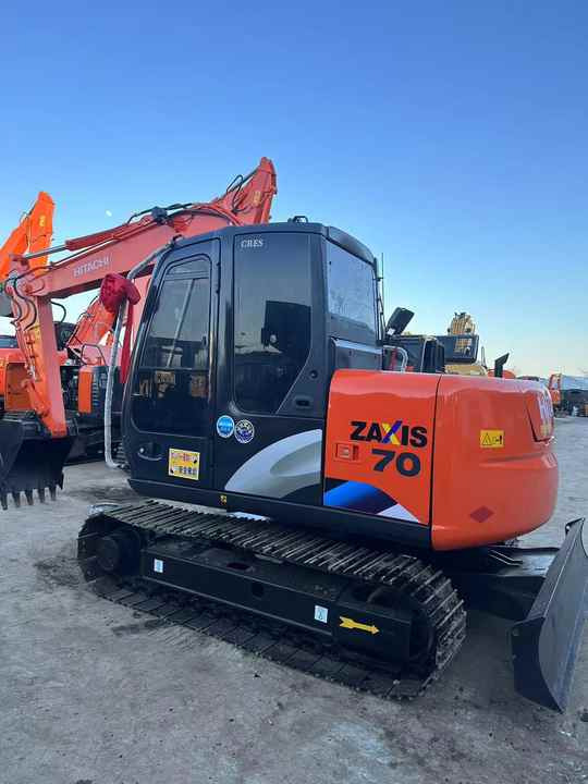 Used Excavator Good Quality Low Price Hitachi ZX70 Excavator in Good Condition for Sale - Bandgrävare: bild 2 Used Excavator Good Quality Low Price Hitachi ZX70 Excavator in Good Condition for Sale - Bandgrävare: bild 2