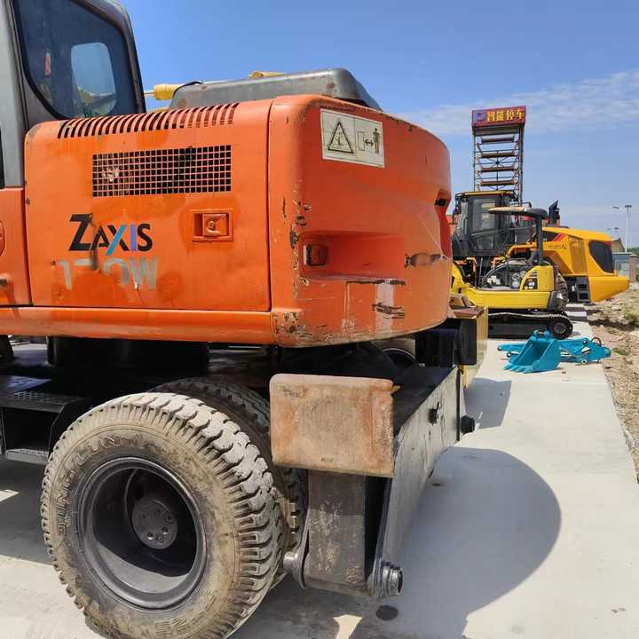 Used Japan Original Brand Hitachi Zx 130w Wheel Excavator Hitachi Zx120 130 200 Excavator for Sale - Grävmaskin: bild 4 Used Japan Original Brand Hitachi Zx 130w Wheel Excavator Hitachi Zx120 130 200 Excavator for Sale - Grävmaskin: bild 4
