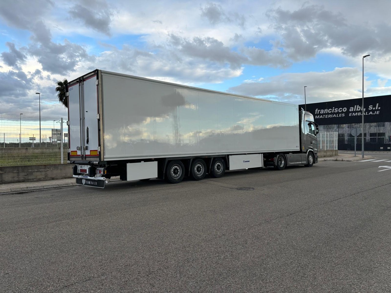 SCANIA S500 - Kylbil lastbil: bild 2 SCANIA S500 - Kylbil lastbil: bild 2