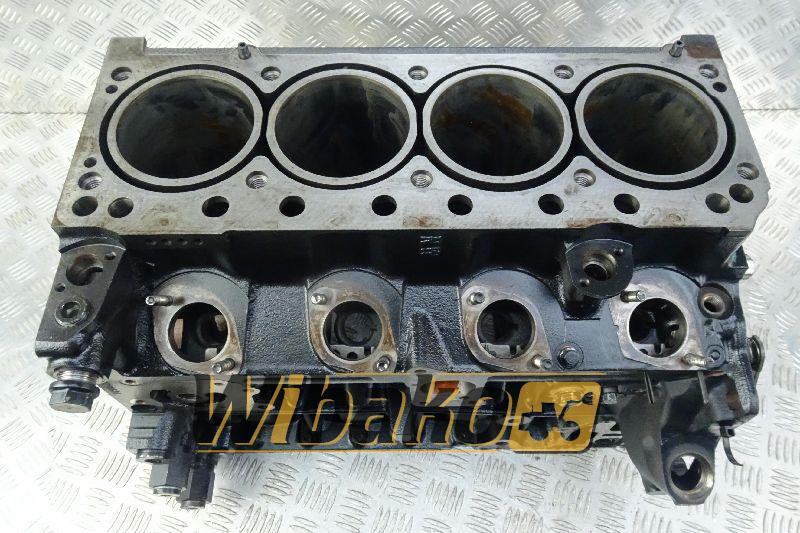 Block Engine / Motor Deutz D2011 L04 I 04104085 - Cylinderblock för Byggmaskiner: bild 1 Block Engine / Motor Deutz D2011 L04 I 04104085 - Cylinderblock för Byggmaskiner: bild 1