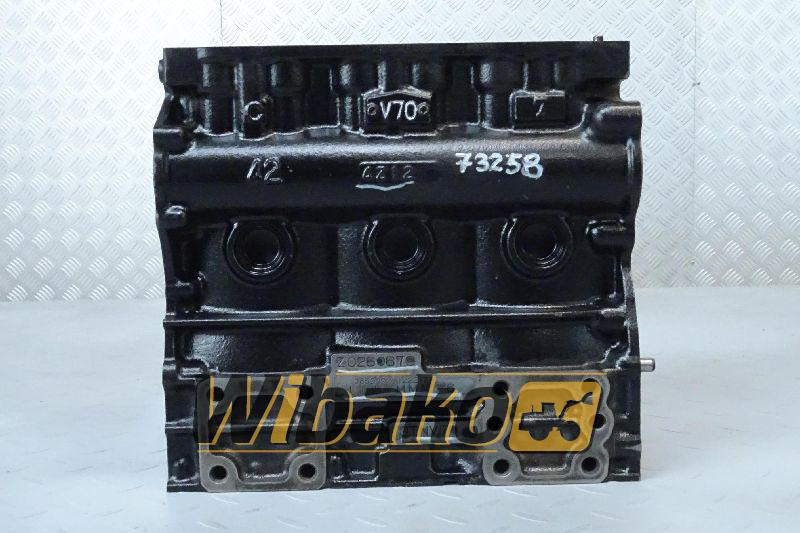 Crankcase for engine Yanmar 3TNV70 1222124 - Vevhus för Byggmaskiner: bild 1 Crankcase for engine Yanmar 3TNV70 1222124 - Vevhus för Byggmaskiner: bild 1