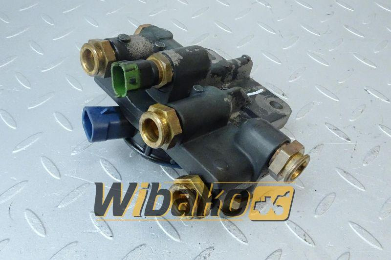 Fuel filter bracket Iveco 4898756 - Bränslefilter för Byggmaskiner: bild 1 Fuel filter bracket Iveco 4898756 - Bränslefilter för Byggmaskiner: bild 1