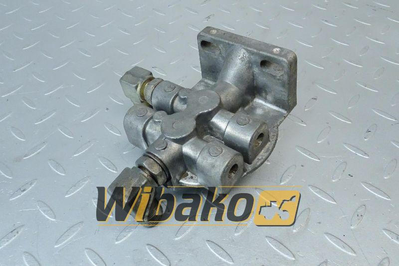 Oil filter bracket for engine Cummins QSC8.3 - Oljefilter för Byggmaskiner: bild 1 Oil filter bracket for engine Cummins QSC8.3 - Oljefilter för Byggmaskiner: bild 1