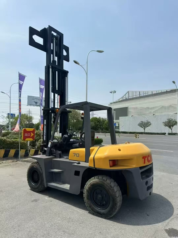 TCM FD70 - Pelarlift: bild 1 TCM FD70 - Pelarlift: bild 1