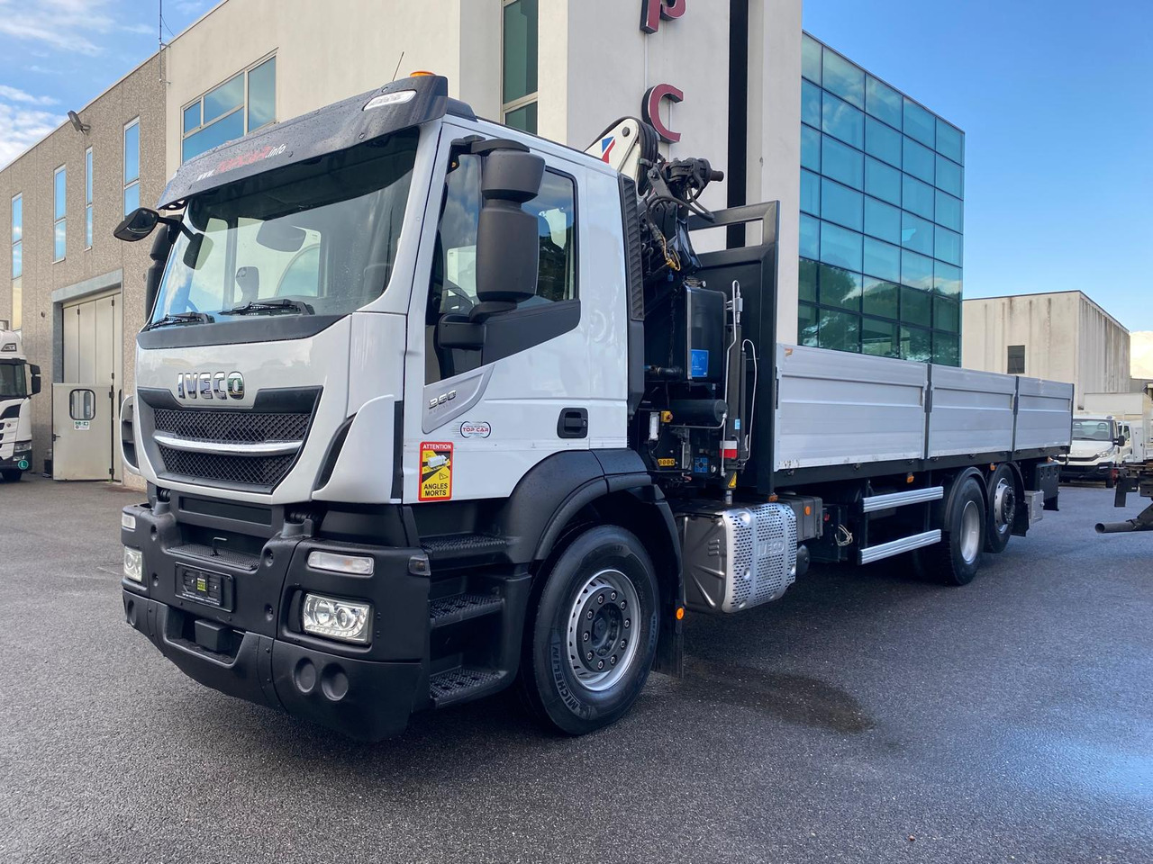 IVECO AD260S36 - Flakbil: bild 2 IVECO AD260S36 - Flakbil: bild 2