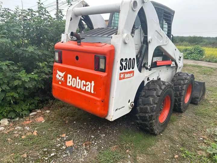 Second Hand BOBCAT S300 Skid-steer Loader with Very Good Performance Is for Sale at a Low Price - Kompaktlastare/ Slirstyrda lastare: bild 5 Second Hand BOBCAT S300 Skid-steer Loader with Very Good Performance Is for Sale at a Low Price - Kompaktlastare/ Slirstyrda lastare: bild 5