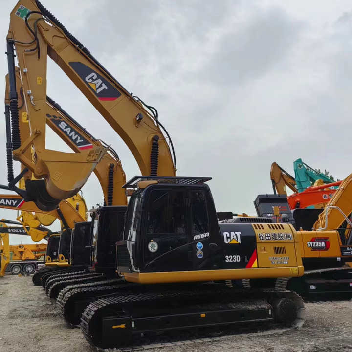 Used Digger CAT 323D2L Construction Machinery Construction Digger Used CAT 323D2L Cheap Excavator - Bandgrävare: bild 1 Used Digger CAT 323D2L Construction Machinery Construction Digger Used CAT 323D2L Cheap Excavator - Bandgrävare: bild 1