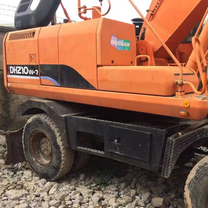 Used Digger Doosan Dh210w-7 Construction Machinery Construction Digger Used Doosan Dh210w-7 Cheap Excavator - Grävmaskin på däck: bild 2 Used Digger Doosan Dh210w-7 Construction Machinery Construction Digger Used Doosan Dh210w-7 Cheap Excavator - Grävmaskin på däck: bild 2