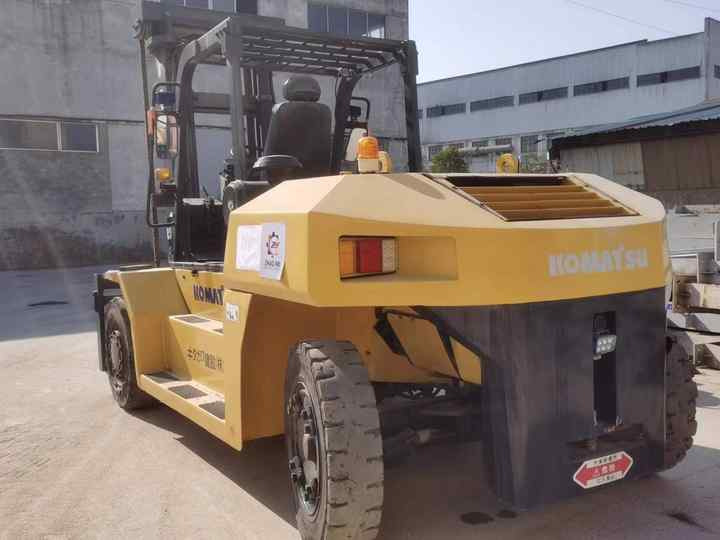 Used Original Japan Brand komatsu 15tons Forklift for Sale Low Working Hours Strong Power - Motviktstruck: bild 2 Used Original Japan Brand komatsu 15tons Forklift for Sale Low Working Hours Strong Power - Motviktstruck: bild 2
