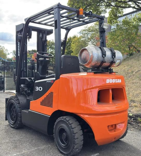 Doosan Chariot élévateur 3t gaz DOOSAN fenwick - Gasoltruck: bild 2 Doosan Chariot élévateur 3t gaz DOOSAN fenwick - Gasoltruck: bild 2