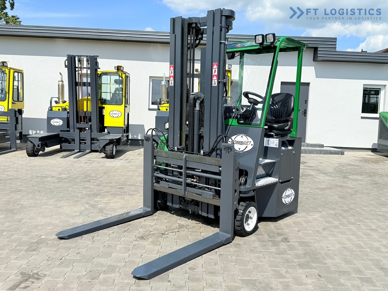 COMBILIFT CB2500 / DIESEL / EXTENDABLE FORKS / TRIPLEX / 5500MM / FREE LIFT / SIDE SHIFT / FORK POSITIONER / LIKE NEW - 4-vägstruck: bild 2 COMBILIFT CB2500 / DIESEL / EXTENDABLE FORKS / TRIPLEX / 5500MM / FREE LIFT / SIDE SHIFT / FORK POSITIONER / LIKE NEW - 4-vägstruck: bild 2