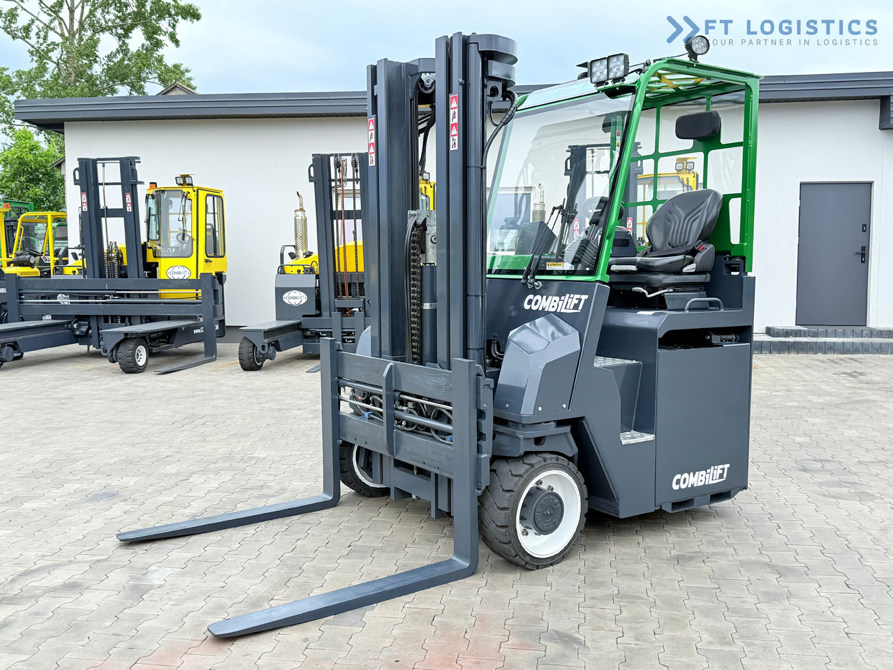 COMBILIFT Combilift CBE4000 / TRIPLEX 5200MM / ELECTRIC / FREE LIFT / FORK POSITIONER / SIDESHIFT / LIKE NEW - 4-vägstruck: bild 1 COMBILIFT Combilift CBE4000 / TRIPLEX 5200MM / ELECTRIC / FREE LIFT / FORK POSITIONER / SIDESHIFT / LIKE NEW - 4-vägstruck: bild 1