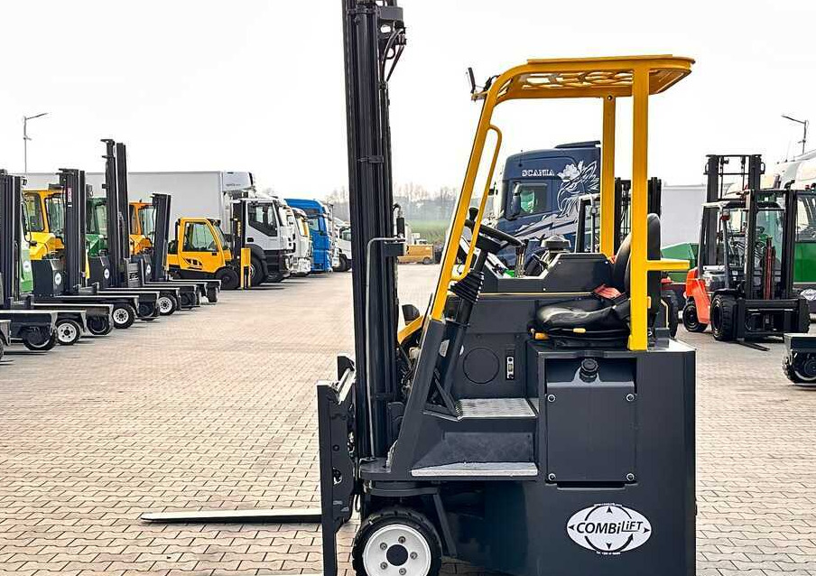 Combilift C2500CB / DUPLEX / 4100MM / DIESEL / FREE LIFT / FORK POSITIONER / SIDE SHIFT / LIKE NEW - 4-vägstruck: bild 3 Combilift C2500CB / DUPLEX / 4100MM / DIESEL / FREE LIFT / FORK POSITIONER / SIDE SHIFT / LIKE NEW - 4-vägstruck: bild 3