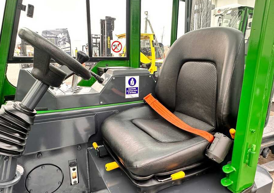 Combilift C2500CB / TRIPLEX / DIESEL / 4900MM / FREE LIFT / POSITIONER 1720MM / LIKE NEW - 4-vägstruck: bild 5 Combilift C2500CB / TRIPLEX / DIESEL / 4900MM / FREE LIFT / POSITIONER 1720MM / LIKE NEW - 4-vägstruck: bild 5