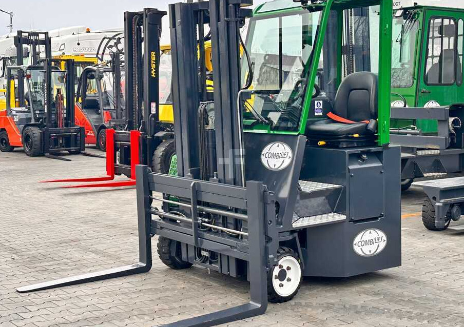 Combilift C2500CB / TRIPLEX / DIESEL / 4900MM / FREE LIFT / POSITIONER 1720MM / LIKE NEW - 4-vägstruck: bild 1 Combilift C2500CB / TRIPLEX / DIESEL / 4900MM / FREE LIFT / POSITIONER 1720MM / LIKE NEW - 4-vägstruck: bild 1
