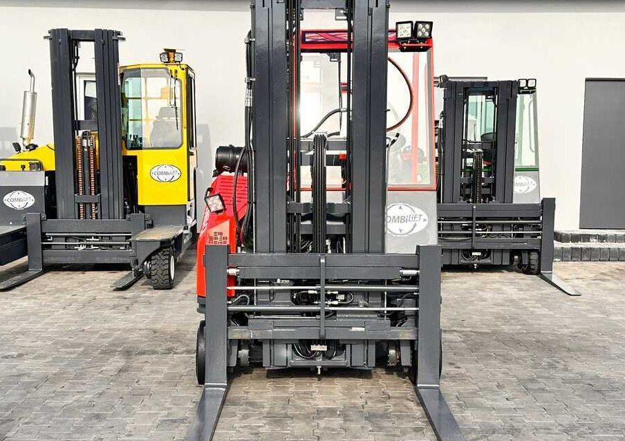 Combilift C3000CB / LPG / TRIPLEX / 5500MM / FREE LIFT / SIDE SHIFT + FORK POSITIONER / LIKE NEW - 4-vägstruck: bild 3 Combilift C3000CB / LPG / TRIPLEX / 5500MM / FREE LIFT / SIDE SHIFT + FORK POSITIONER / LIKE NEW - 4-vägstruck: bild 3