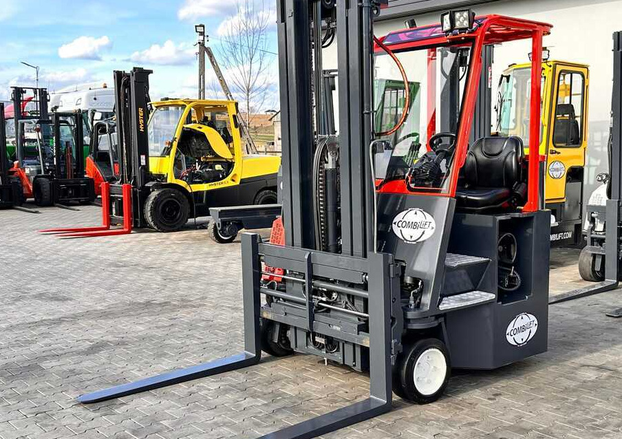 Combilift C3000CB / LPG / TRIPLEX / 5500MM / FREE LIFT / SIDE SHIFT + FORK POSITIONER / LIKE NEW - 4-vägstruck: bild 1 Combilift C3000CB / LPG / TRIPLEX / 5500MM / FREE LIFT / SIDE SHIFT + FORK POSITIONER / LIKE NEW - 4-vägstruck: bild 1